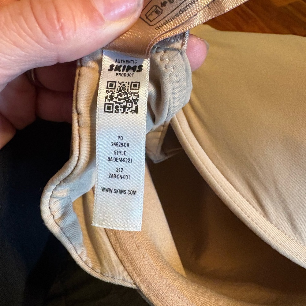 SKIMS Seamless T-Shirt Bra | Nude / Sand | Size 32DDD | Authentic (0687) - Picture 2 of 7